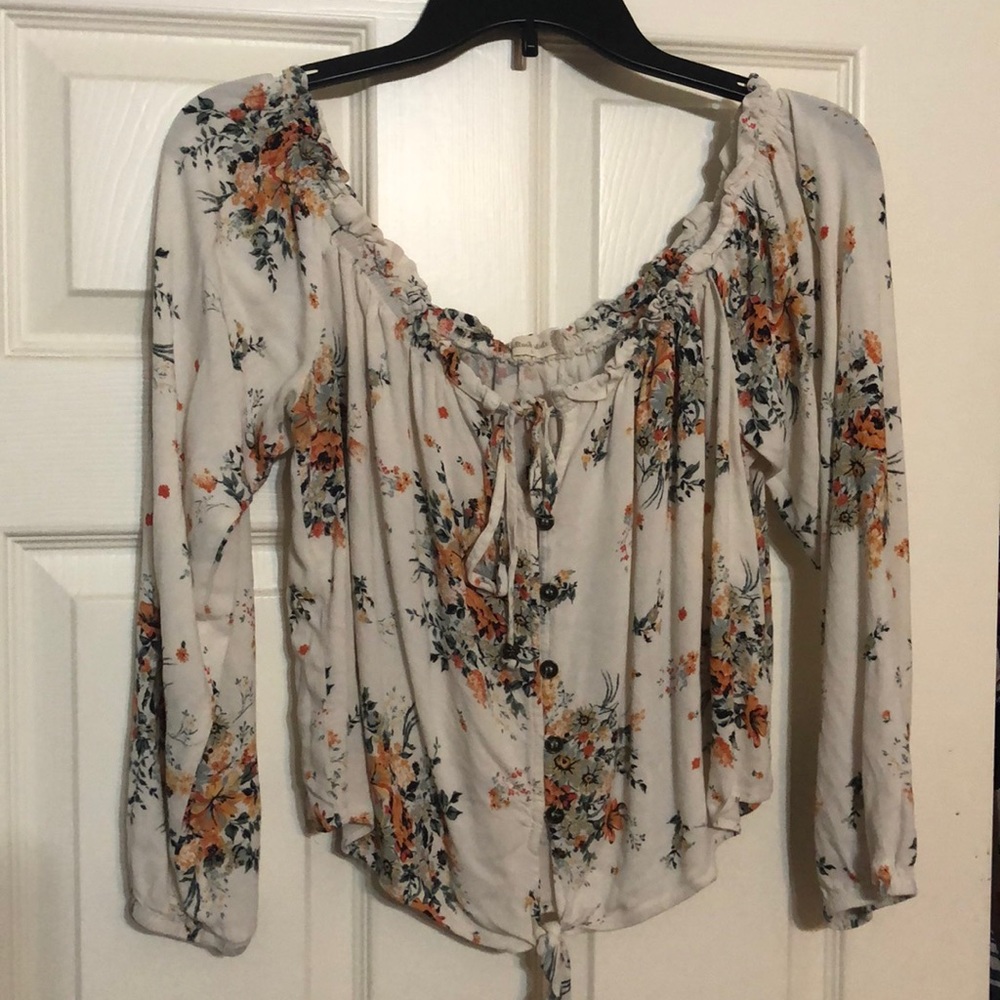 Altar’d State breezy off the shoulder top!
